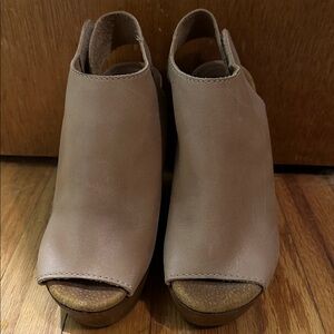 Sbicca Brown Suede Slingback Wedges